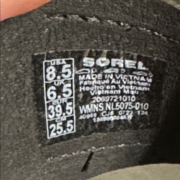 Sorel Black and White Patterned Sandals - Picture 8 of 9